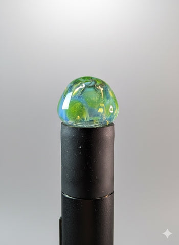 Green Magizle Glass Pivot glass mouthpiece on a Black puffco Pivot